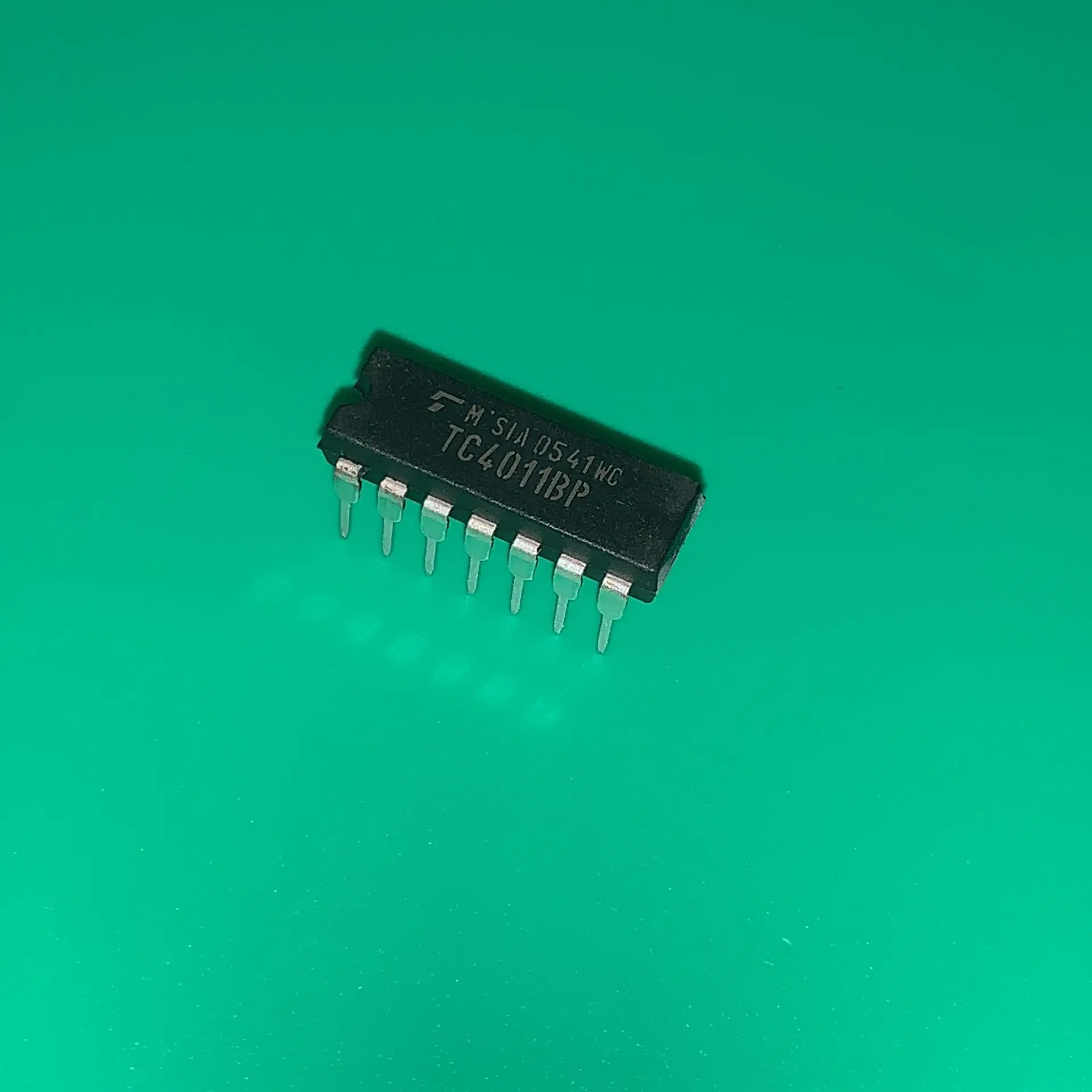 10 шт./лот TC4011BP DIP14 TC4011 BP C2MOS цифровой силиконовый монолитный TC 4011BP TC40118P 4011 |