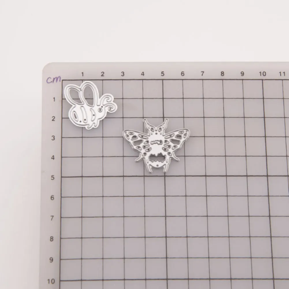 

2Pcs Cute Bee Metal Cutting Dies 3D DIY Scrapbooking Carbon Sharp Craft Die Photo Invitation Cards Decoration