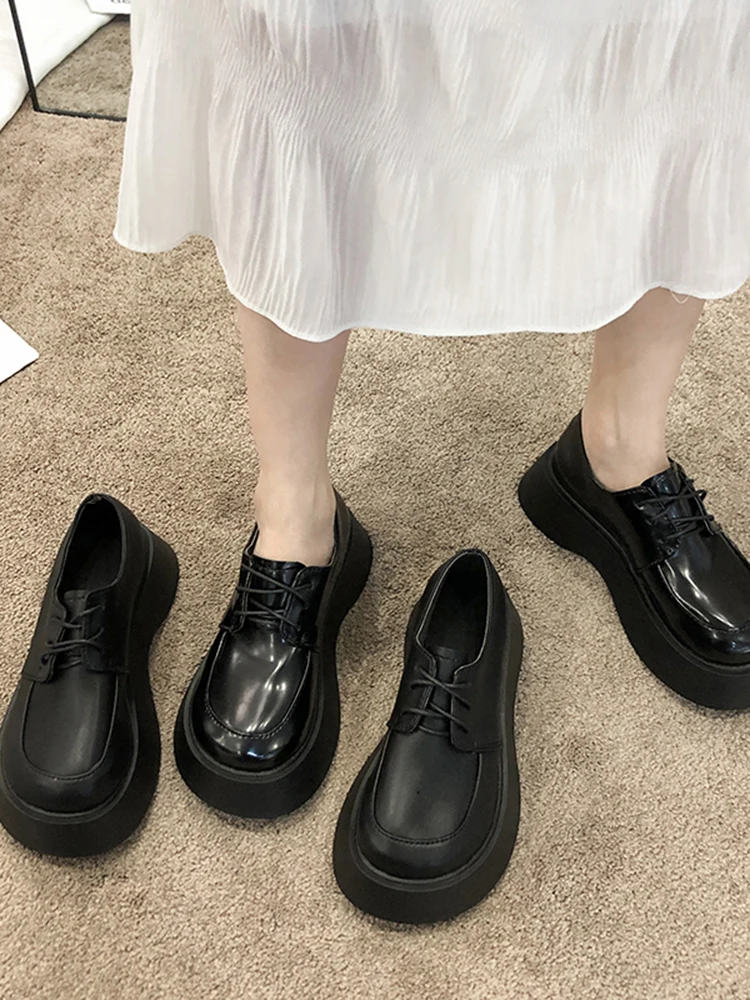 

Модные женские маленькие кожаные туфли в британском стиле на весну и осень корейские повседневные однотонные туфли на платформе со шнуровк...
