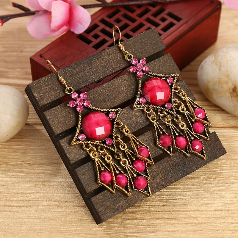 

Boho Rhombus Drop Indian Earrings Women Retro Gold Metal Hollow Geometric Tassel Dangle Earring Rhinestone Ethnic Jhumka Jewelry
