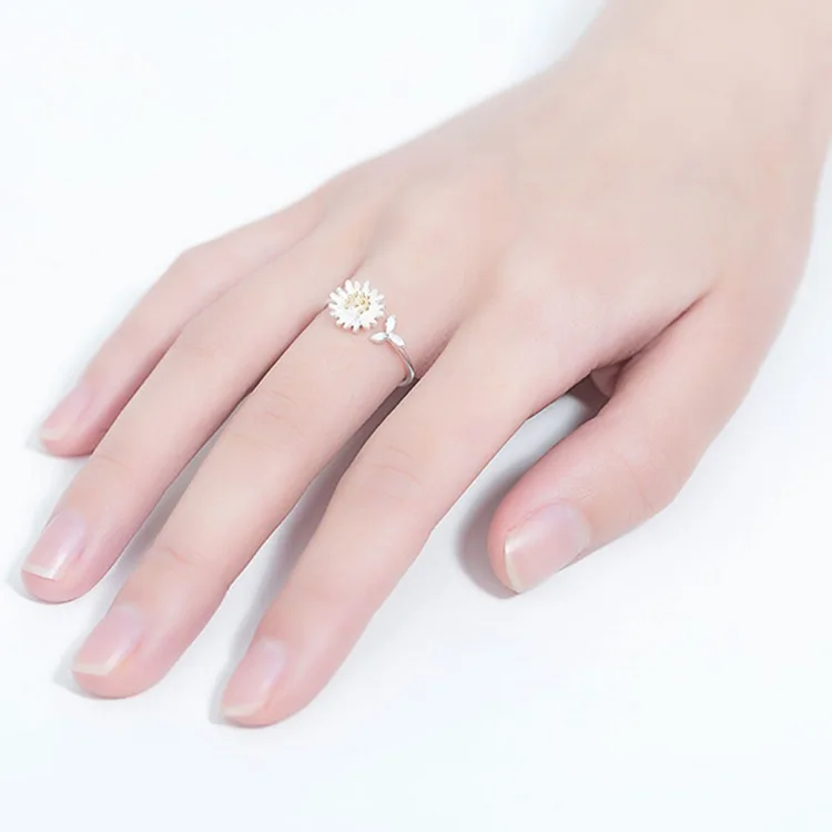 

DIEERLAN Trendy Silver Color Daisy Flower Rings For Women Wedding Men Jewelry Big Finger Rings Wholesale 2019