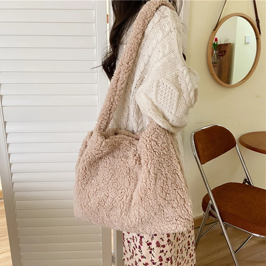 

Casual Lambswool Women Shoulder Bags Soft Fluffy Plush Handbag 2021 Winter Fashion Messenger Bag Large Capacity Female Tote