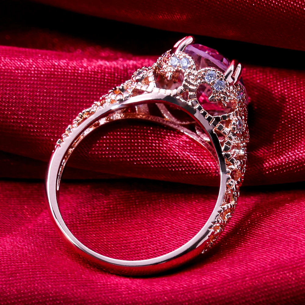 

YPAY2021Romantic Vintgae Solitaire Pink Stone Rose Gold Color Engagement Ring Mid-Century Luxury Engrave Pattern Wholesale Jewel