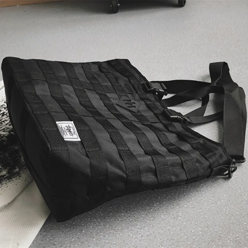 Трендовая сумка на плечо унисекс вместительная мужская сумочка прочная