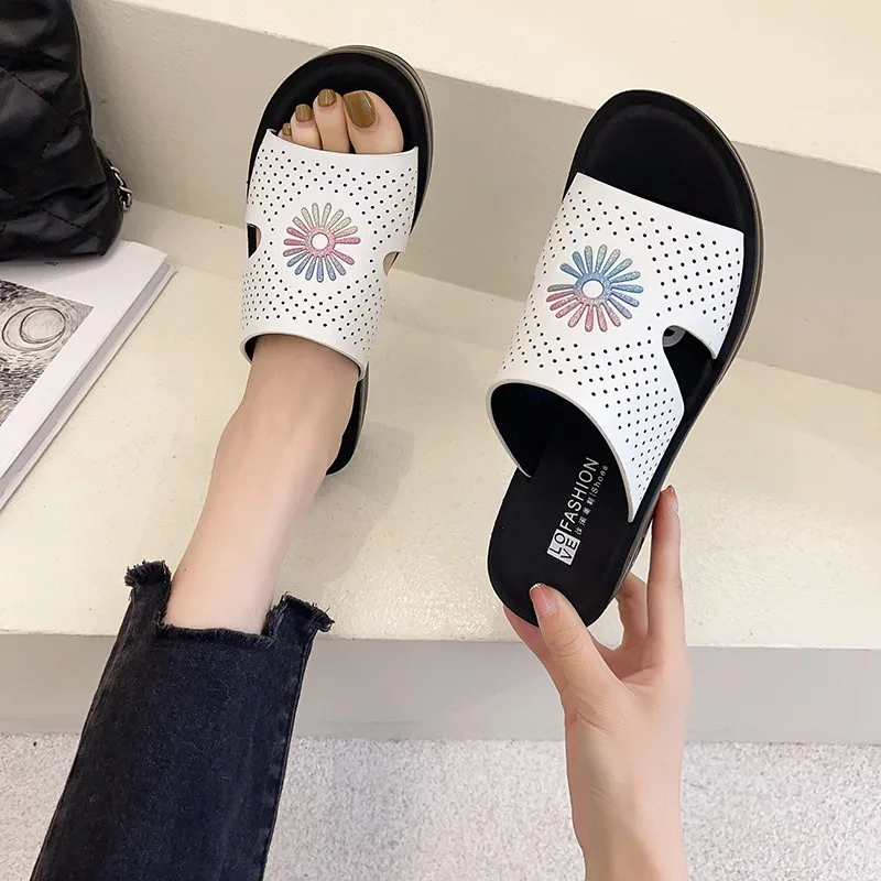 

Casual New Women's Slippers Fashion All-match Simple Hollow Upper Flower Decoration Small Fresh Women's Slippers 2021