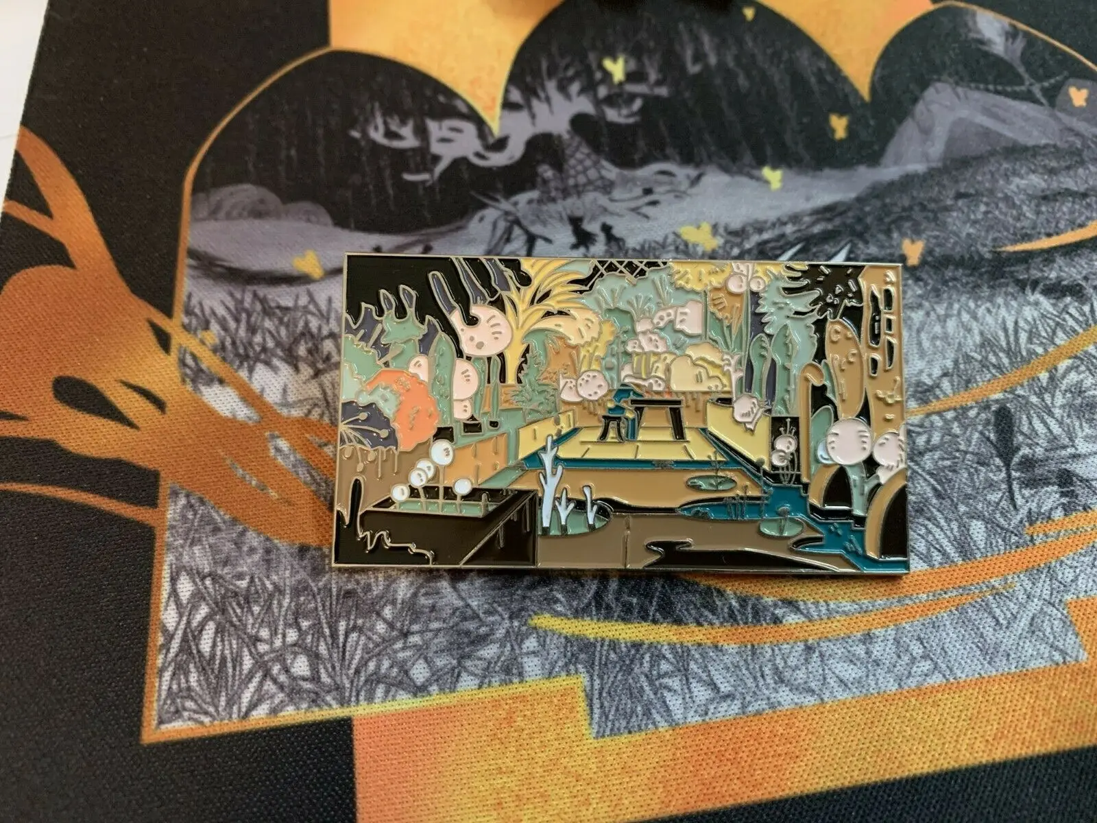 

Классическая металлическая брошь для косплея