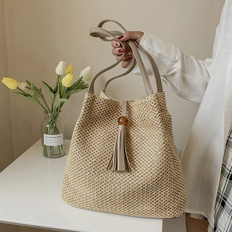 

Соломенное ведро с кисточками для женщин, летняя вместительная Пляжная Сумочка через плечо, соломенный саквояж ручной работы