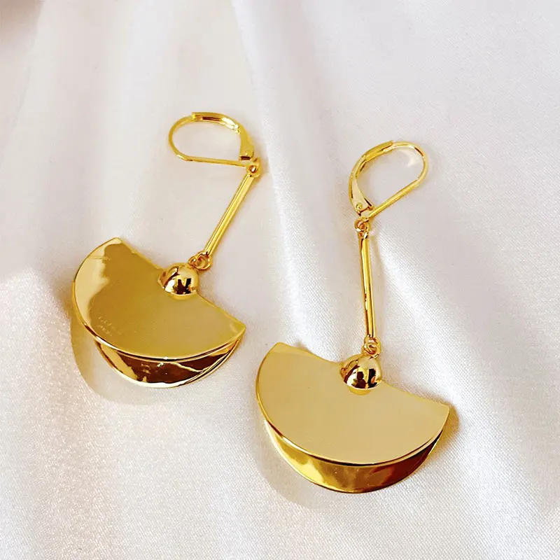 

Женские большие серьги из металла в форме веера, с логотипом 1:1