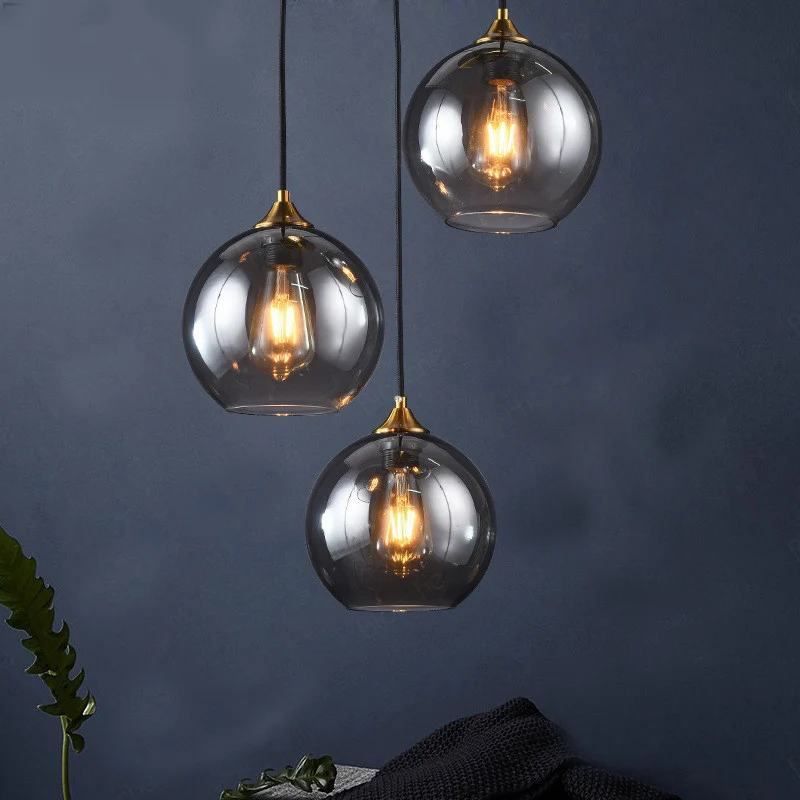 Стеклянный подвесной светильник в виде серых шариков диаметром 40 см