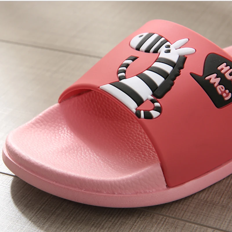 Летние пляжные шлепанцы с мягкой подошвой рисунком зебры для ванной женские на