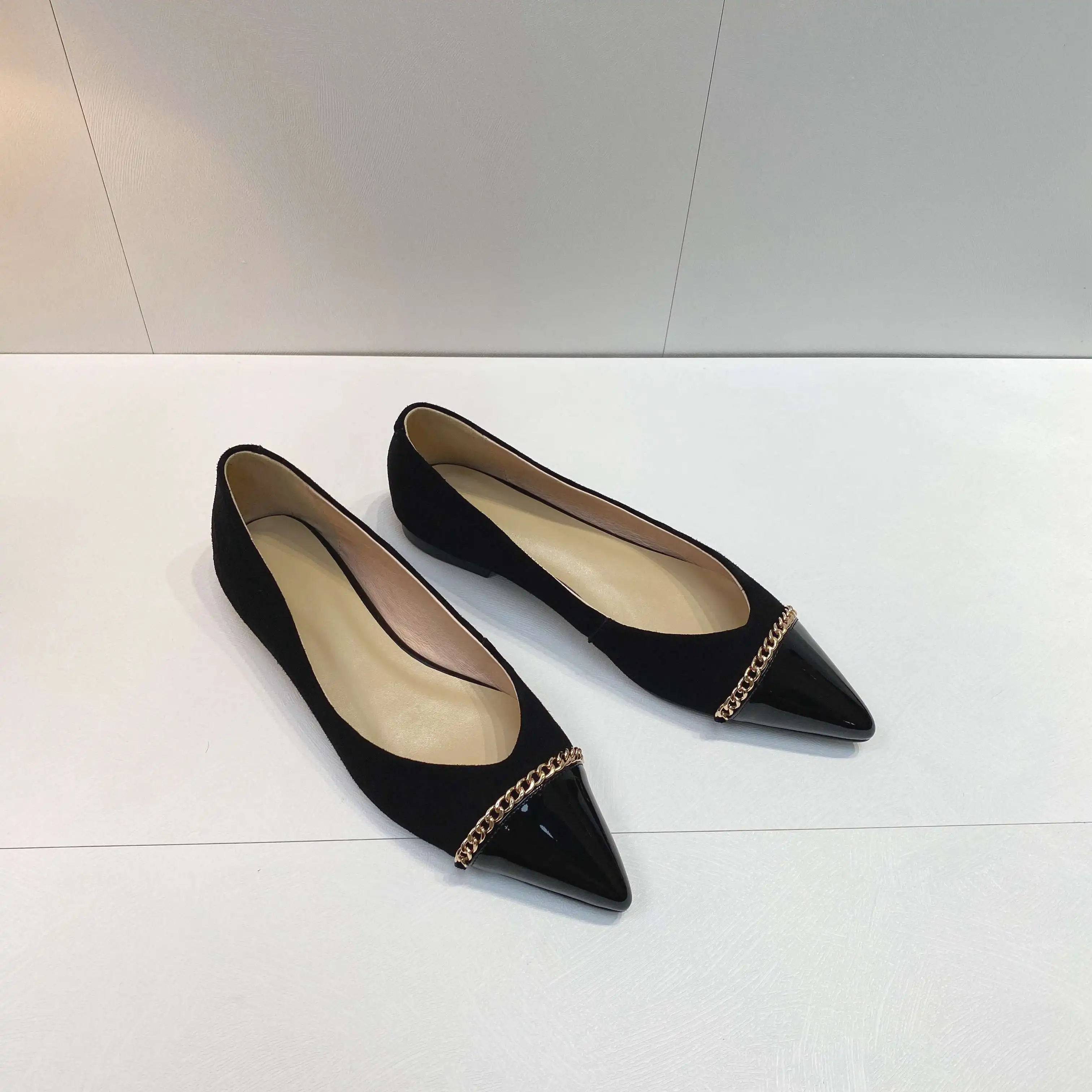 

Vichelo Hot sheep suede pointed toe low heel chain decoration fashion wild beauty lady dating slip on shallow women pumps L20