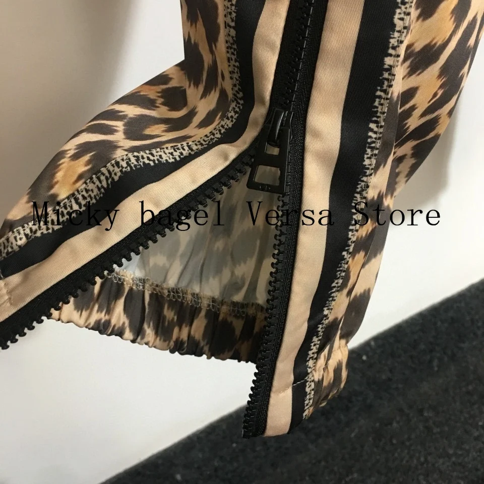 

2021 luxury design spot stripe printing women's versatile round neck short sleeve T-shirt + high waist slim leopard pant suit