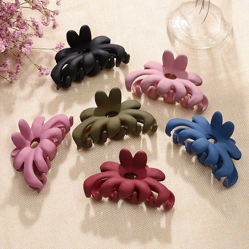 

Korean Simple Big Size Flower Hair Claws Clips Matte Solid Color Hairpins Makeup Bath Barrettes For Women Girls Hair Accessories