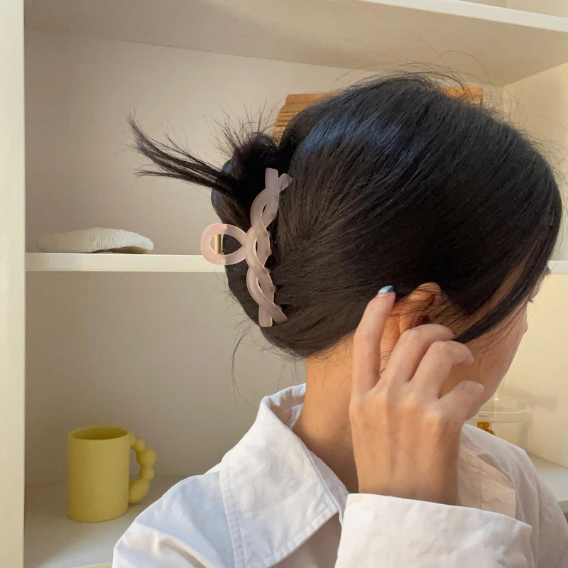 

2021 Korean New Hair Claw Barrettes For Women Fashion Girl Matte Geometric Cross Twist Headwear Hair Accessories Crab Hair Clip