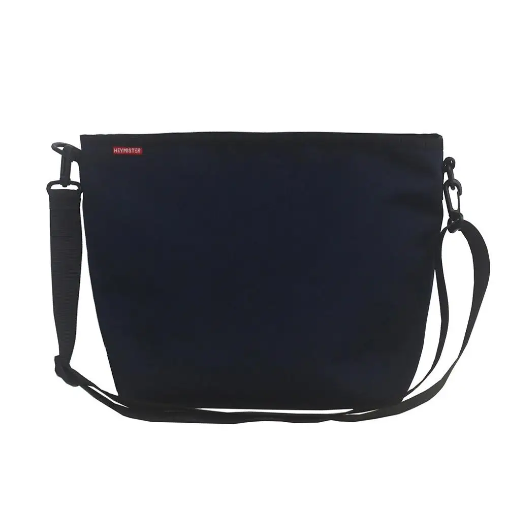 Женская сумка-мессенджер через плечо модная трендовая уличная вместительная