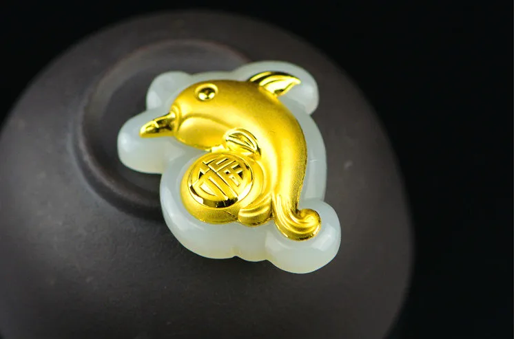 Натуральный китайский сорта хотанской (Hetian) белого нефрита сусальным золотом