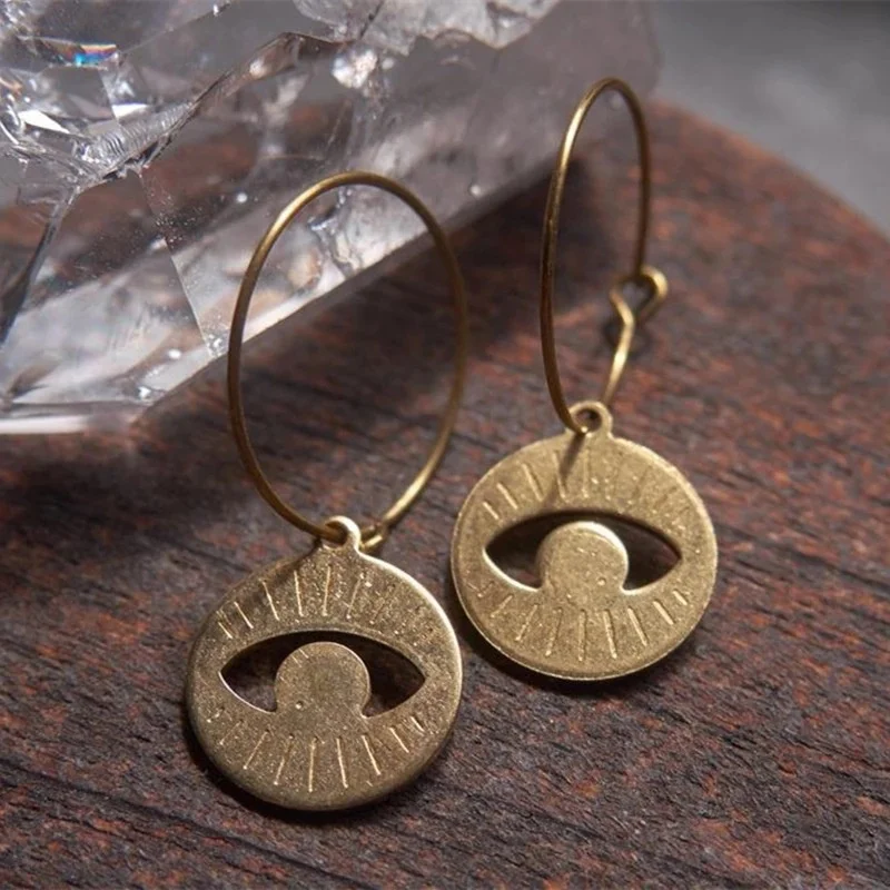 

Popular eye round hollow earrings fashion creative eye shape exquisite versatile personality simple jewelry gift accessories