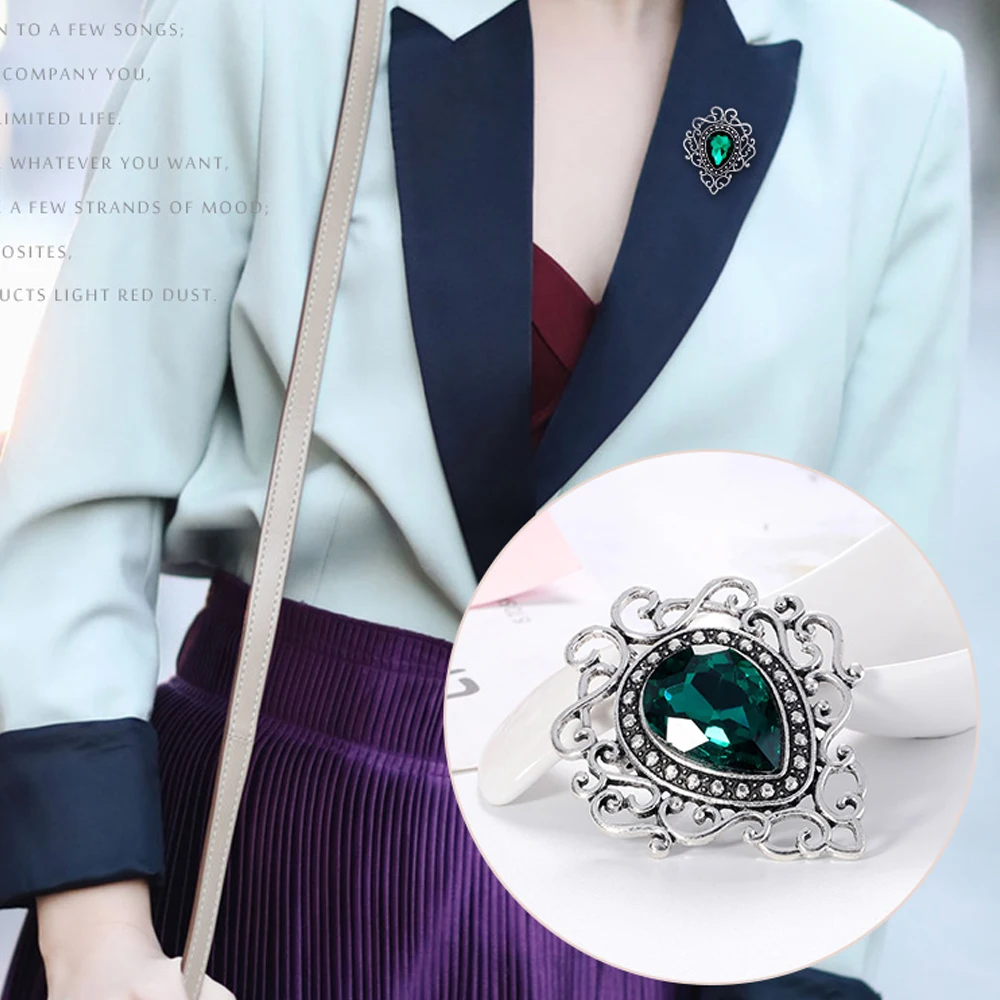 

Harong Vintage Cameo Brooch Women Wedding Elegant Jewelry Crystal Pendant Lapel Pins Metal Party Costume Pin for Girl Best Gifts