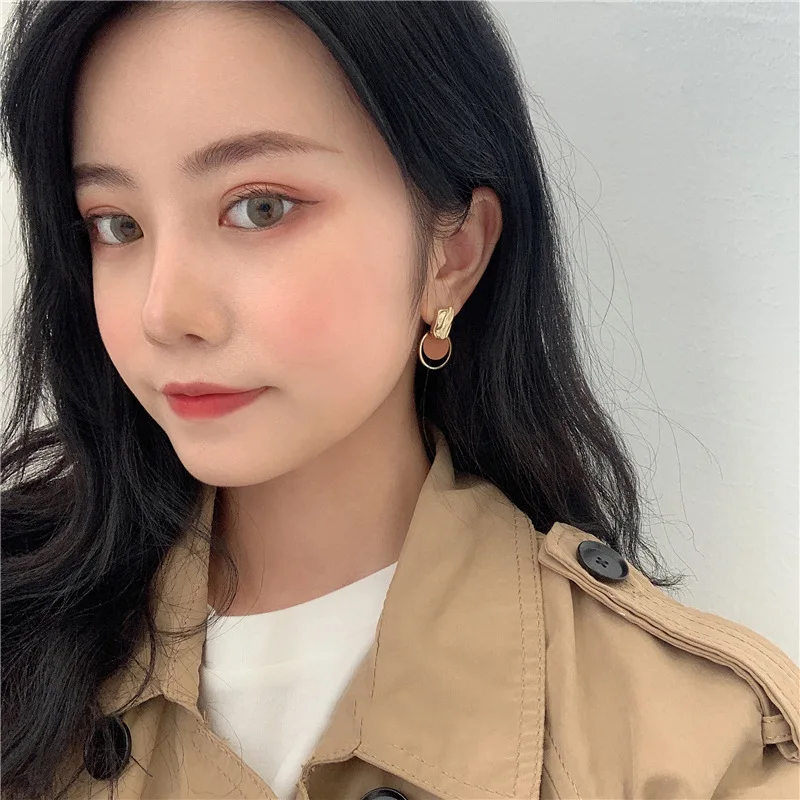 Женские серьги гвоздики с металлическим кольцом Необычные геометрические