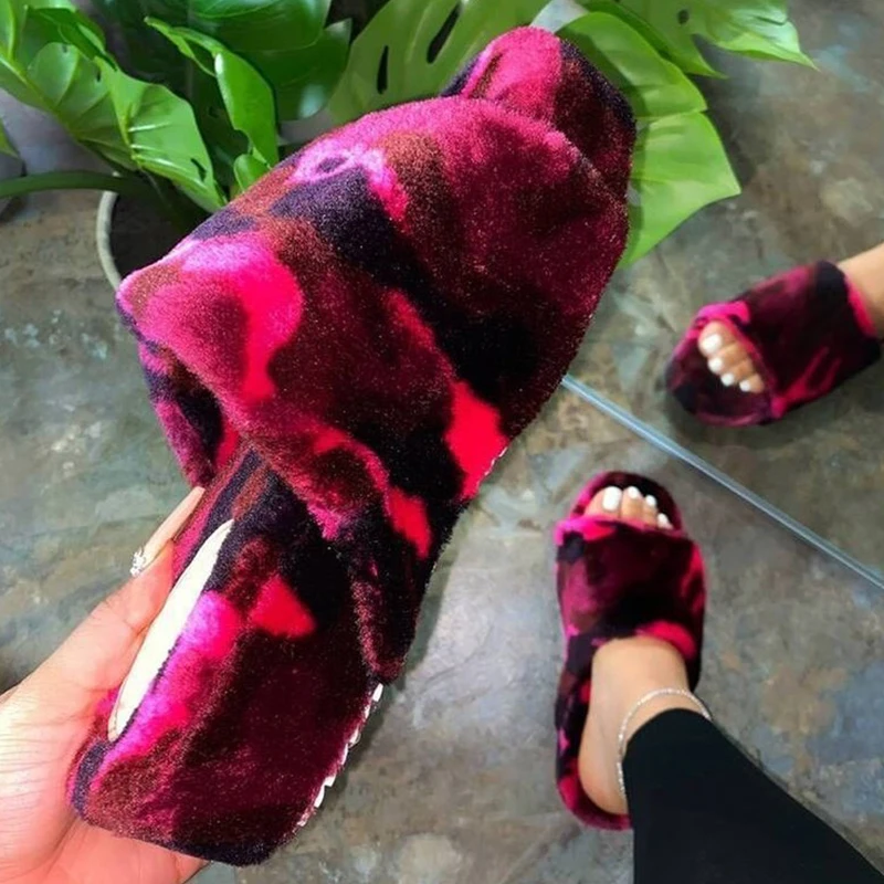 Женские меховые шлепанцы теплые тапочки на толстой подошве с принтом граффити