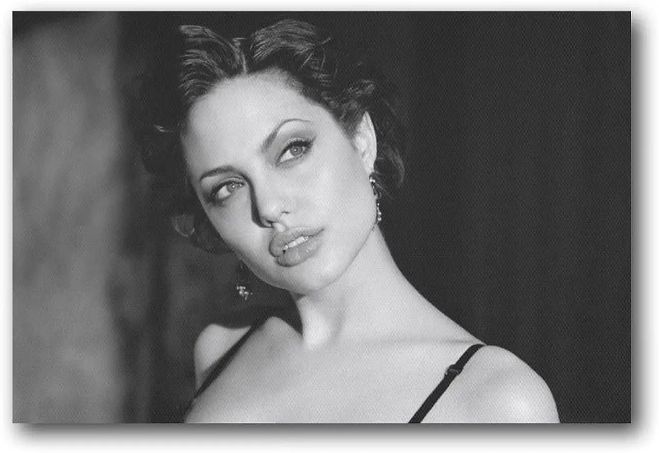 

Angelina Jolie Fashion Sexy Poster Canvas Poster Wall Art Picture Prints Hanging Photo Gift Decor Home Posters Artworks