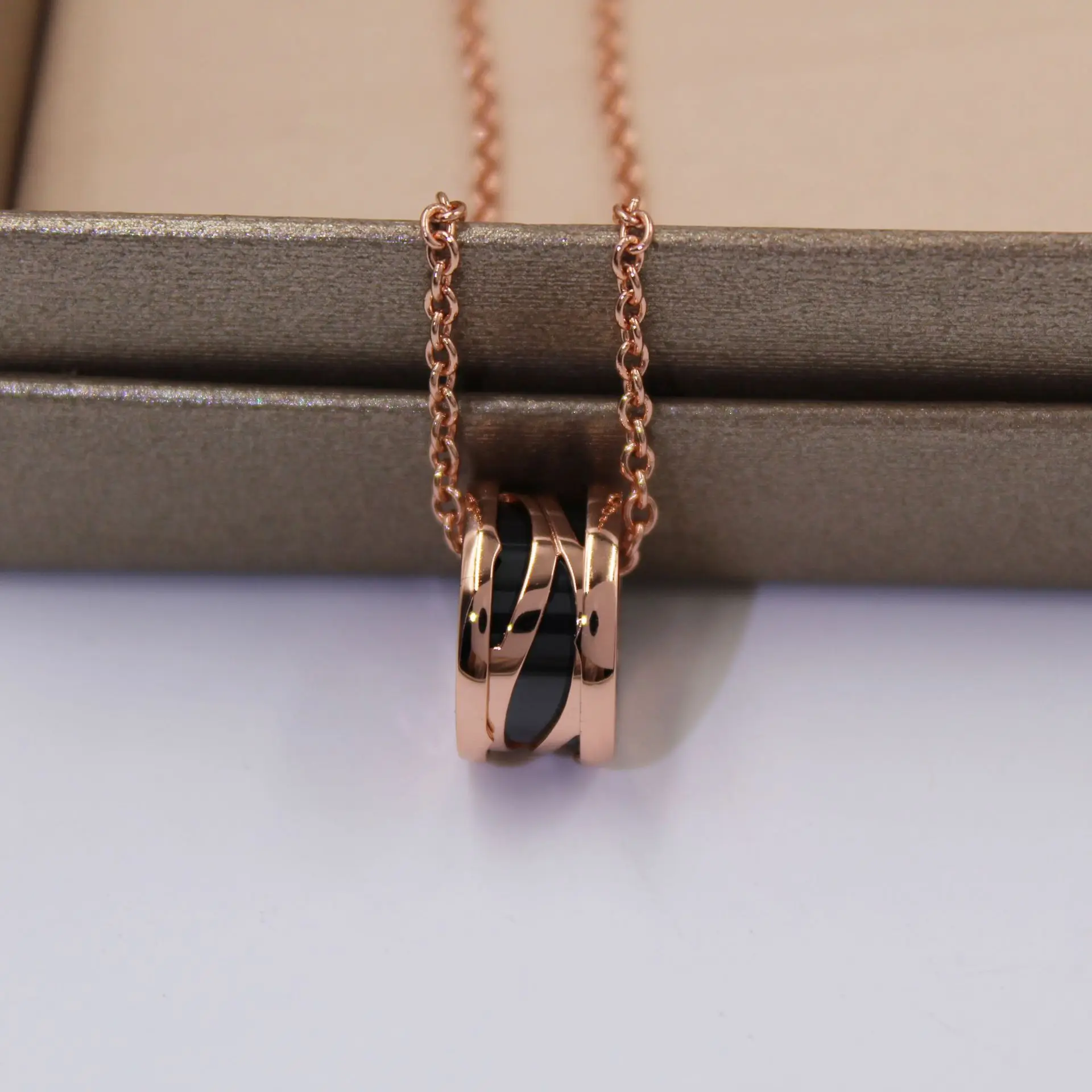 

Wholesale Fine Jewelry Factory High Quality Titanium Steel Necklace Pendant Neck Ceramics Exquisite Jewel Fashion Accessories