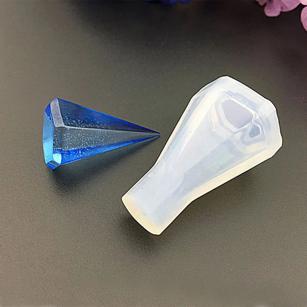 Форма для самостоятельного литья форма подвесок в виде пирамиды из смолы