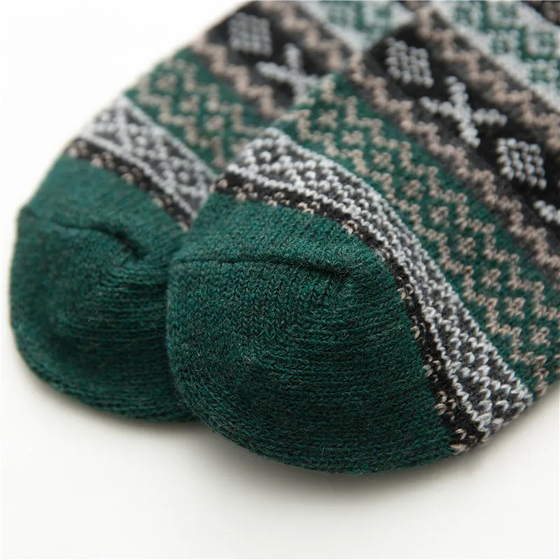 Women Winter Socks Colorful Warm Thick Soft Wool Socks Soft Cozy Hiking Mid Tube Knit Crew Socks Size 35-40