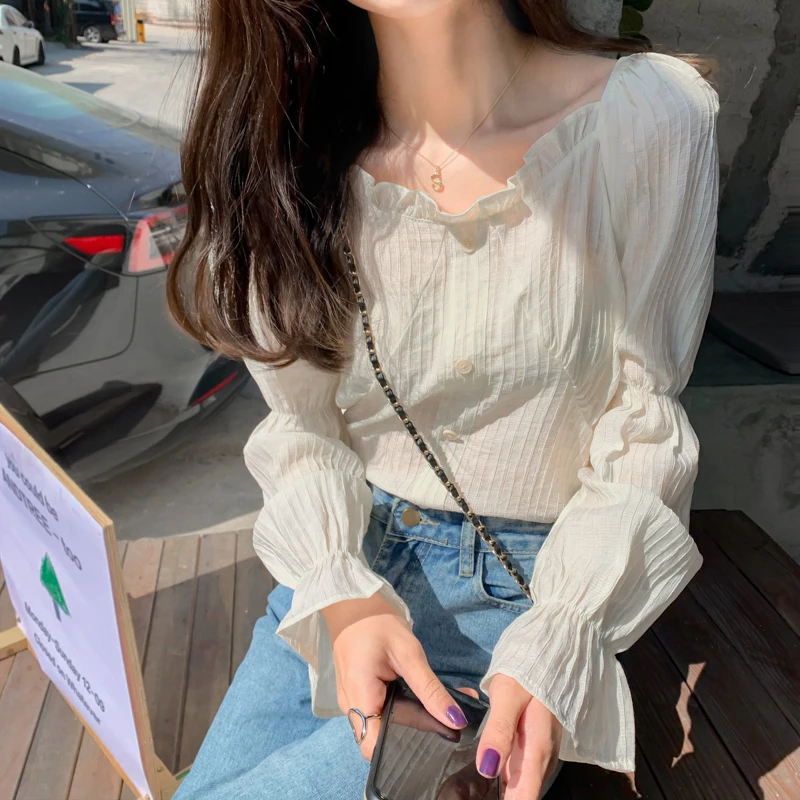 

French Top Women's Early Spring 2021 New Korean Western Style off-Shoulder Two-Way Shirt Sweet Micro Bell Sleeve