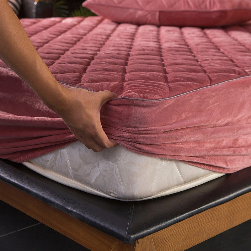 Плюшевый утолщенный чехол для матраса бархатный стеганый на матрас с