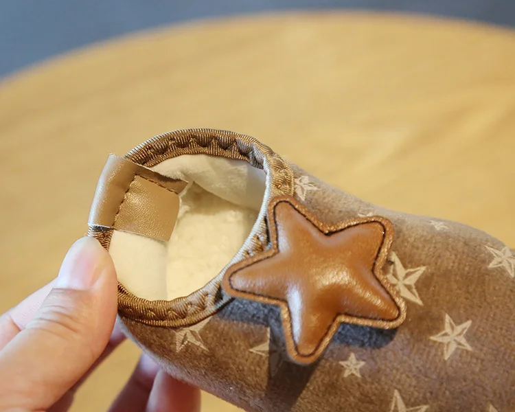 

Fur Baby Shoes Soft Bottom Children Cartoon Stars Toddler Shoes 1-3 Years Old Baby Cotton Shoes