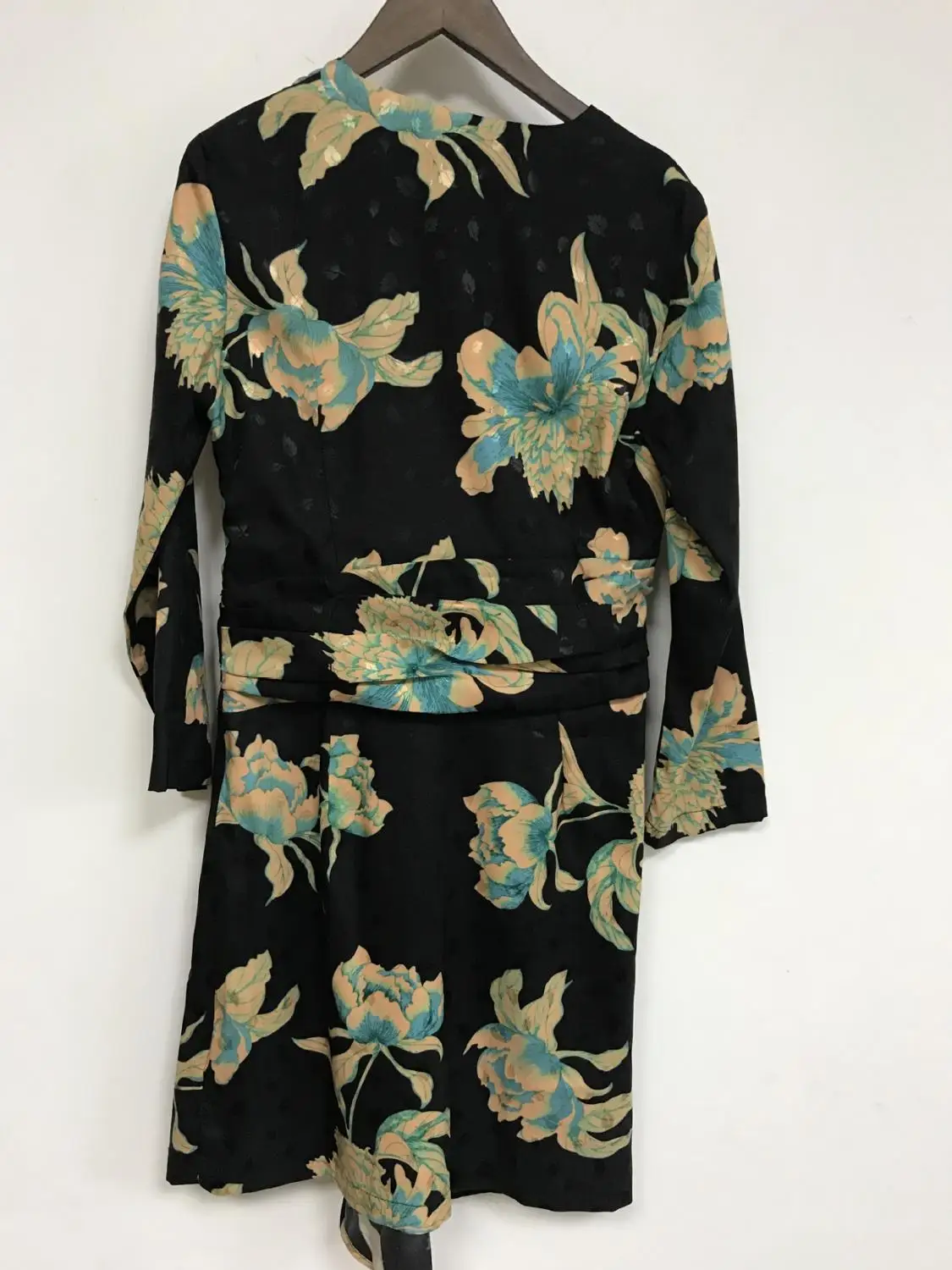 

Women Vintage Dress French elegance 2019 Autumn and winter New Jacquard printing V-neck temperament Slim pleated women Dress