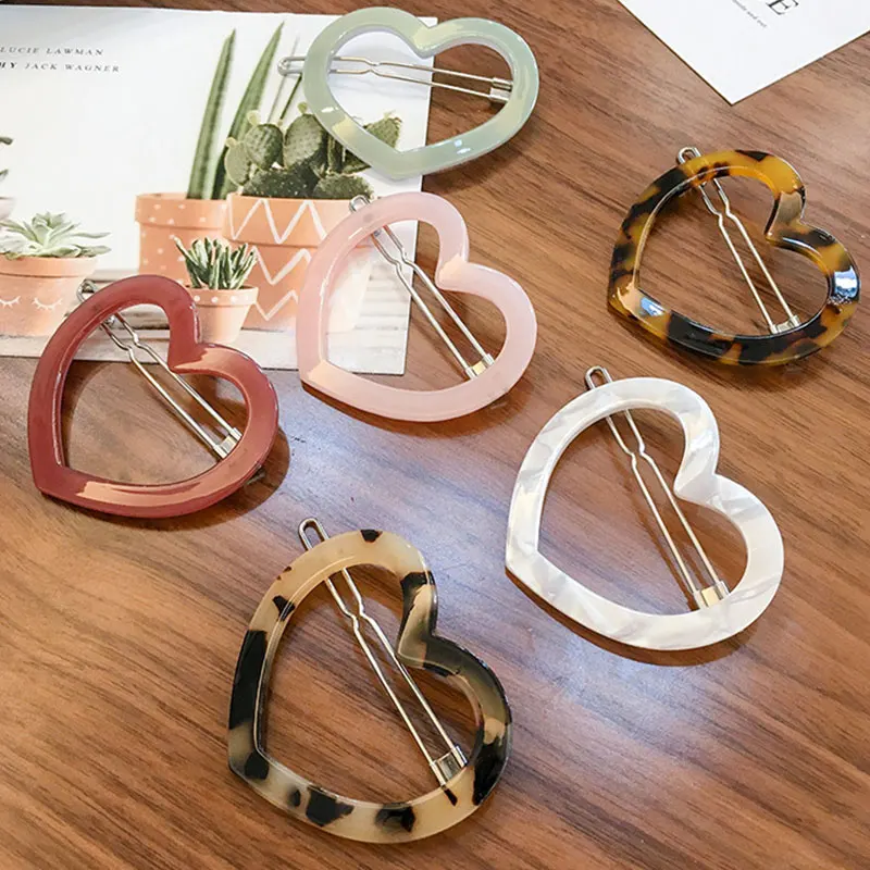 

Fashion Arylic Heart Shaped Hair Clips For Women Acetate Barrette Headwear Leopard Hairpin Girls Hair Styling Accessories