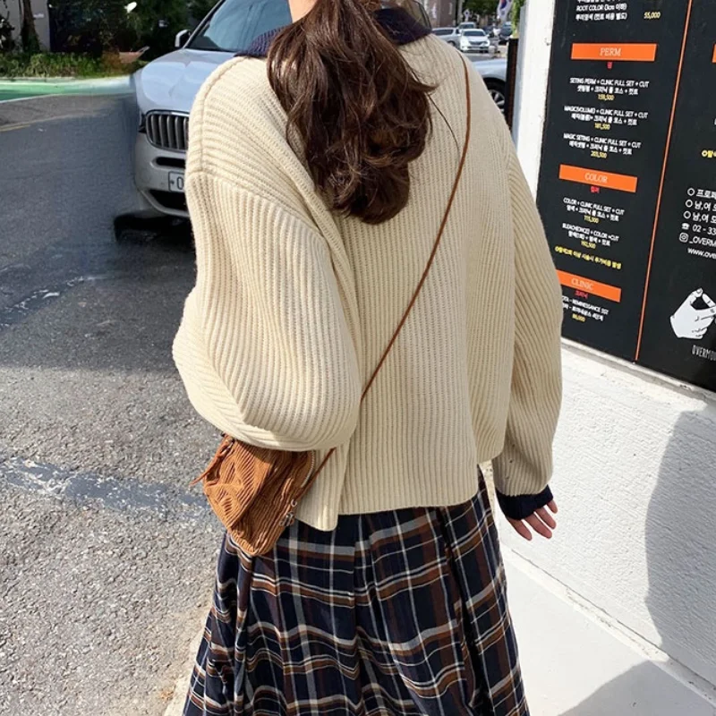 Женский трикотажный кардиган с отложным воротником длинным рукавом |