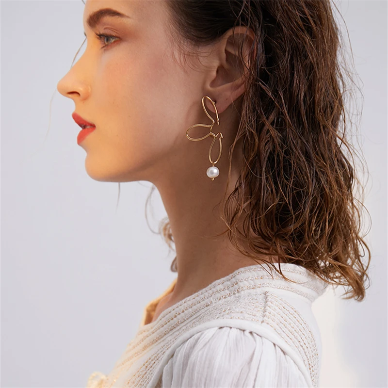 Женские витые серьги бабочки AOMU новые модные металлические с бабочкой и жемчугом