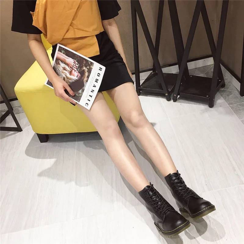 Bootee/ женские ботинки на низком каблуке; женские ботильоны; роскошные дизайнерские ботинки с круглым носком; женские короткие ботинки со шнуровкой в стиле рок