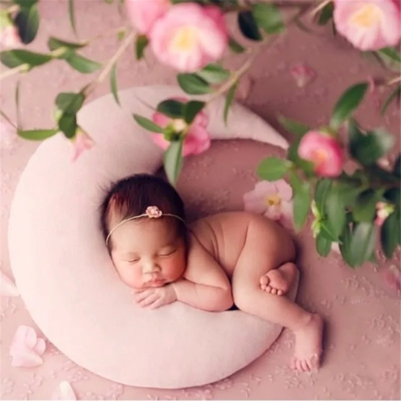 

Newborn Photography Props Moon-shaped Pillows With 4 Stars Matched Hats Baby Photo Shoot Accessories Creative Props New Arrival