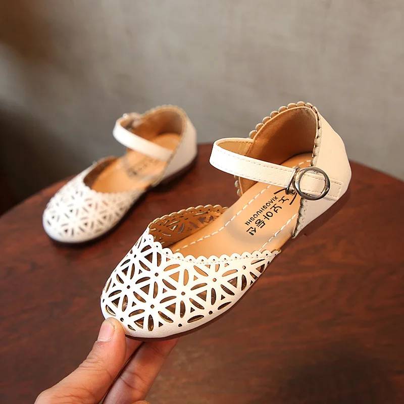 

2019 New Girls Small Leather Sandals Kids Hollow Princess Shoes Kids Shoes Teenage Fashion Sandals Size 21-35 Girl Sandals