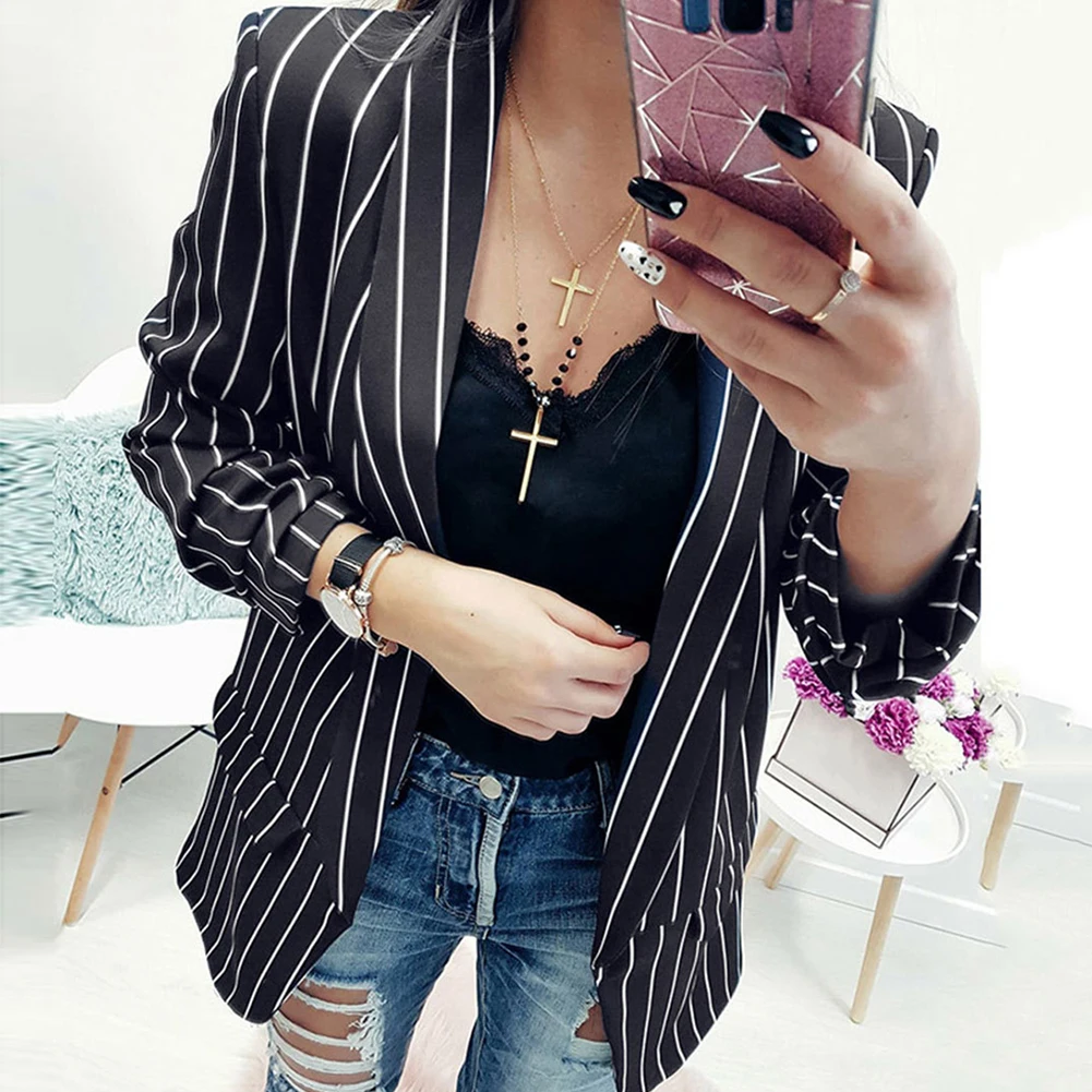 Женский офисный блейзер с отложным воротником черно-белый пиджак в полоску