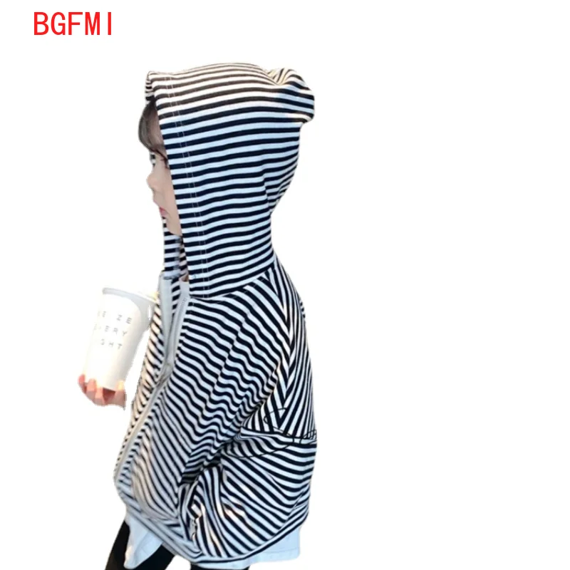 

Teens Boys Girls 2022 New Korean Black and White Striped Sweater Hooded Cardigan Zipper Children's All-match Jacket 2-11 Years