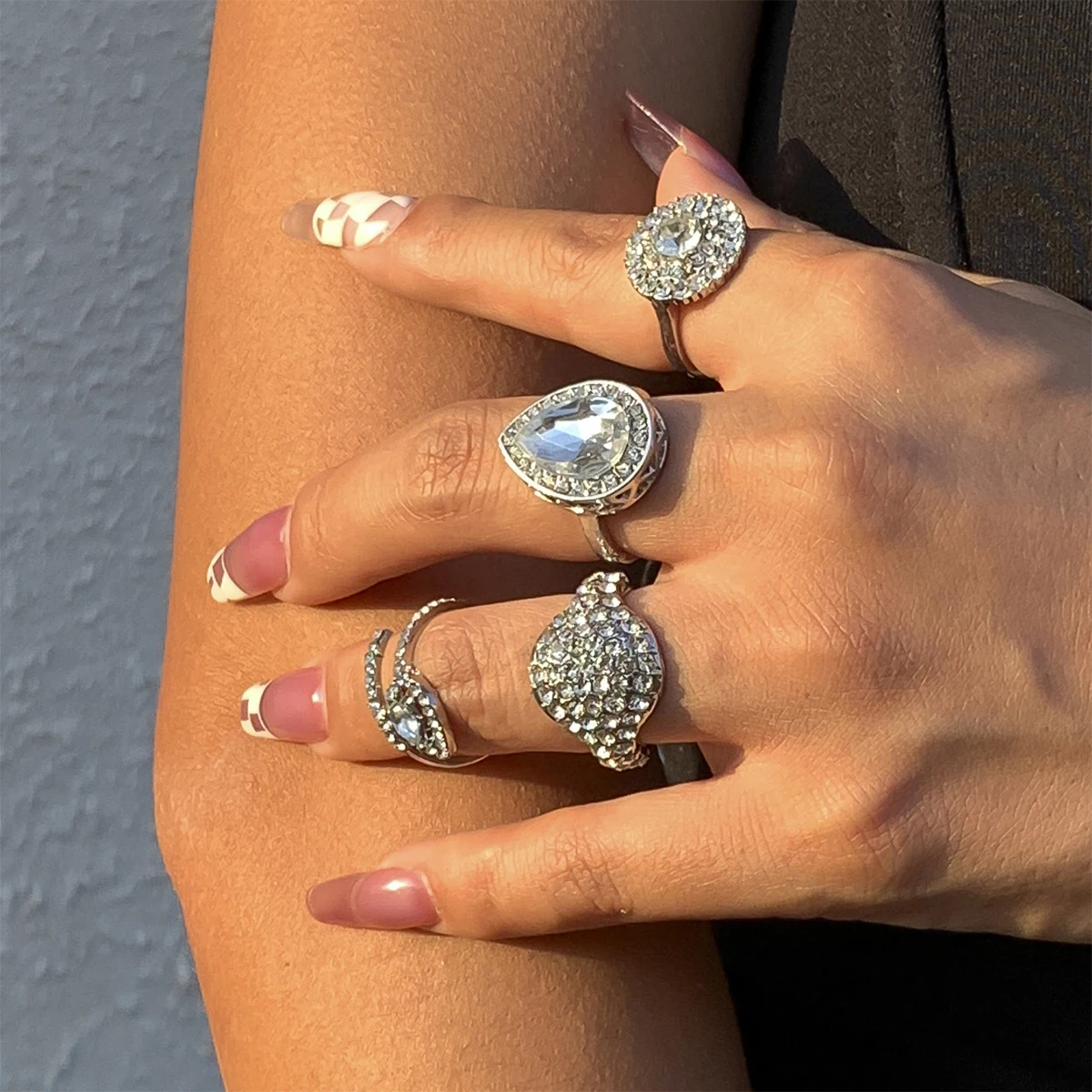 

4PCS/SET Elegant Wedding Luxury Rhinestones Rings Set for Bridal Women Engagement Promise Love Rings Crystal Jewelry Gifts