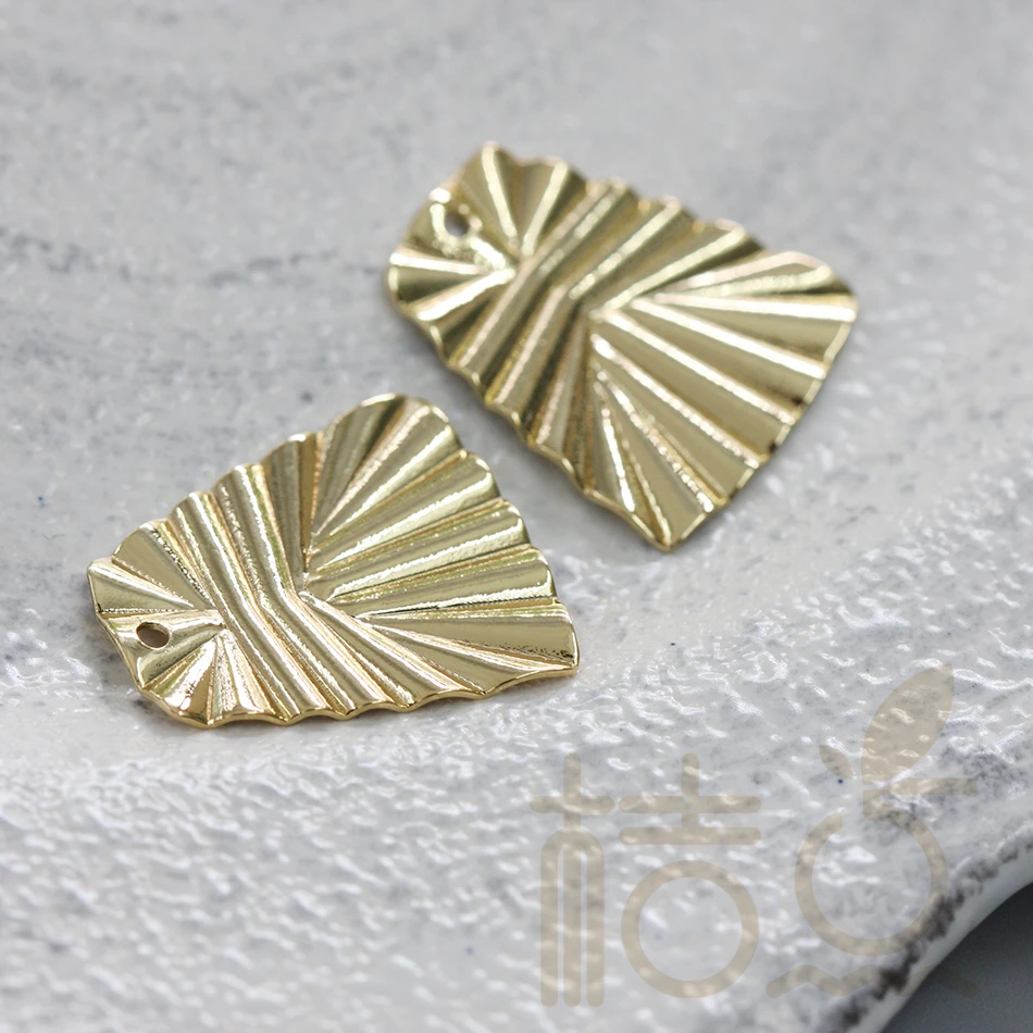 Твердый латунный текстурированный трапециевидный Шарм 18x21 мм (4068C)|Шармы| |