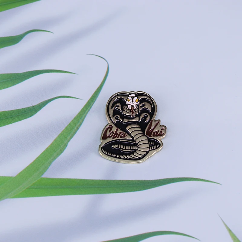 Cobra Kai Pin ТВ серии логотип жуткий Змея значок Каратэ-Пацан оригинальный брошь из