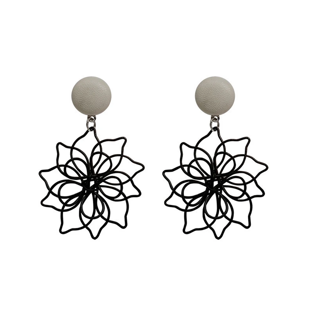 

Han Edition Fashionable Earrings Individual Character Creative Design Hollow Out Flower Shape Stud Earrings Women Fine Jewelry