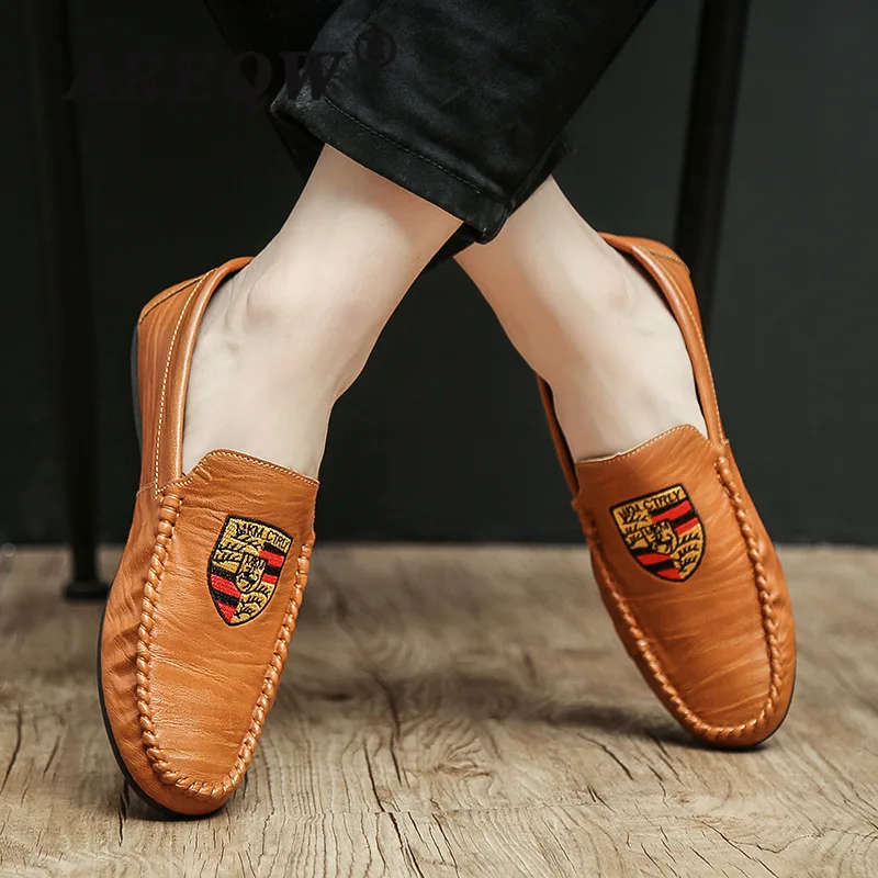 

Summer Light Loafers Shoes Men Conveniently Slip on Casual Shoes for Man Breathable Soft Peas Lazy Driving Shoe Two Ways of Wear