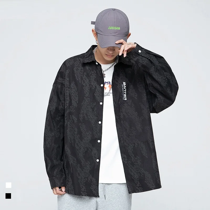 

Новинка весна-лето 2021, мужская рубашка с длинным рукавом и отворотом, светящаяся модная повседневная свободная Мужская рубашка с буквенным ...