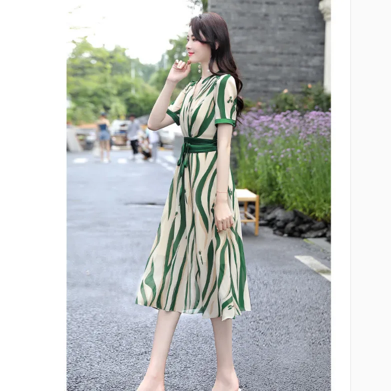 

The New Spring and Summer 2021 Temperament Is Thin V-neck Mid-length Silk Chiffon Waist Dress Women