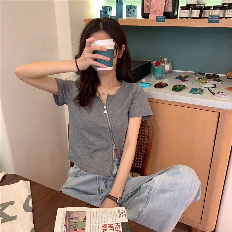 

Spring and Summer Black Short-Sleeved T-shirt Women's Ins Popular Online Red Design Sense Niche Hot Girls Wear Cropped Top