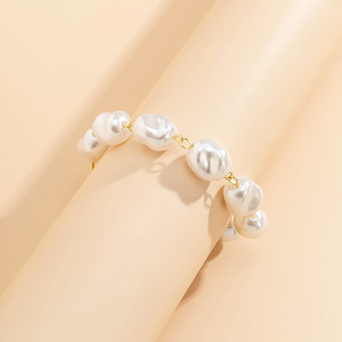 Асимметричный браслет-цепочка с искусственным жемчугом