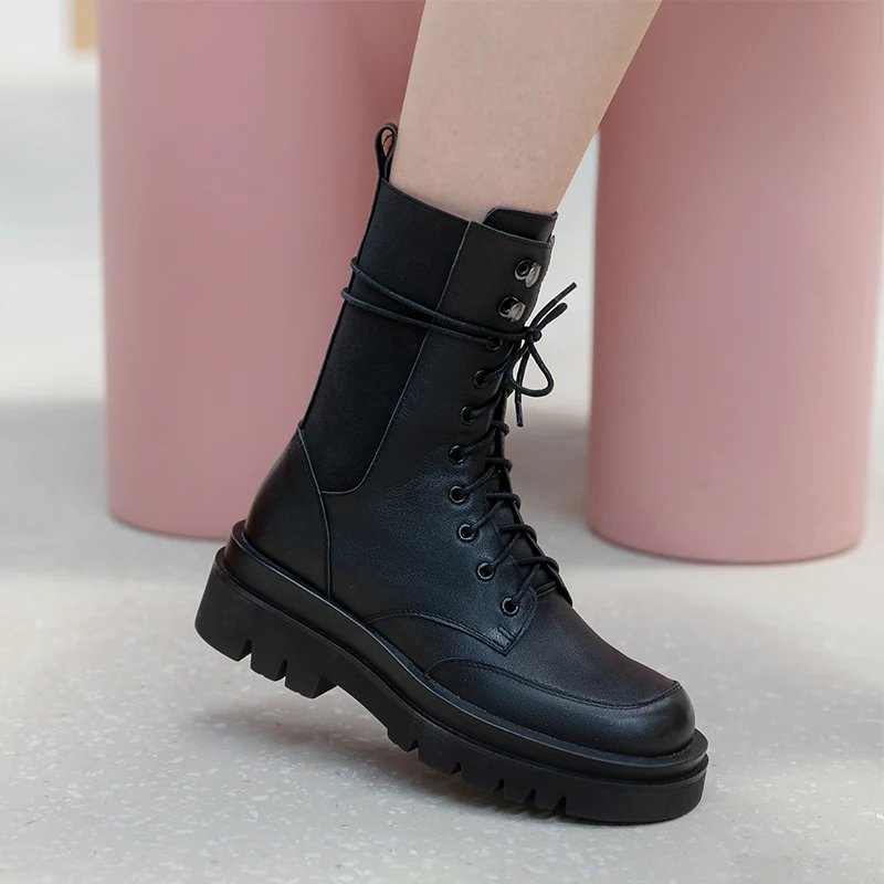 

2020 new spring and autumn fashion wild thick bottom personality women's boots leather lace-up square head Martin boots X078